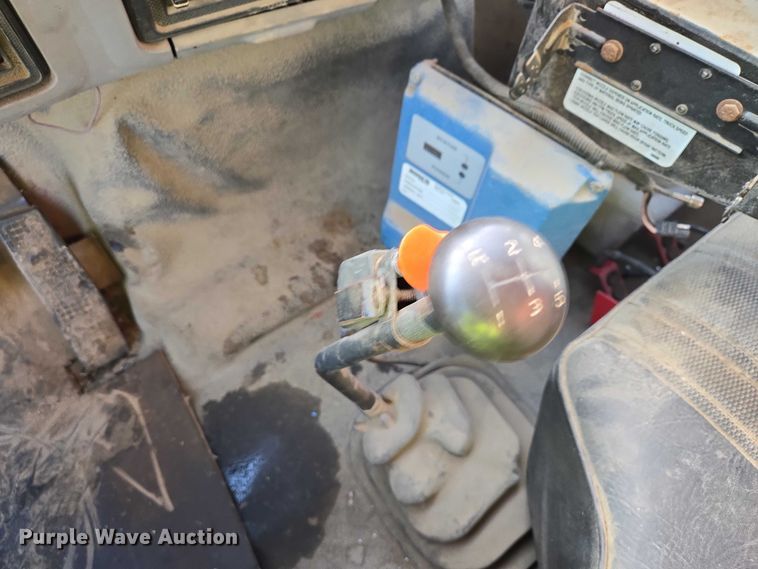 image for item EB1321 1995 Ford F800 oil distributor truck