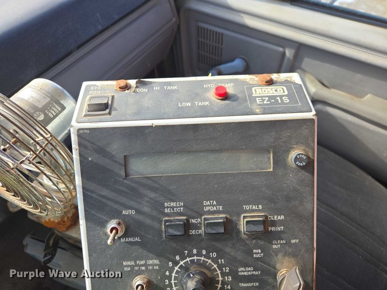 image for item EB1321 1995 Ford F800 oil distributor truck