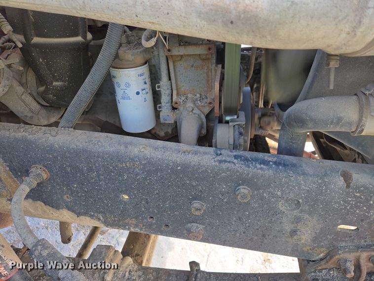 image for item EB1321 1995 Ford F800 oil distributor truck