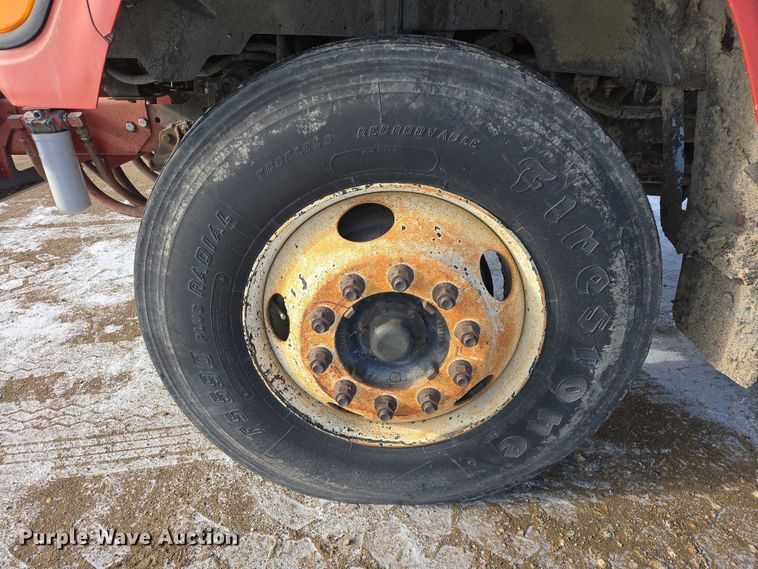 image for item EB1321 1995 Ford F800 oil distributor truck