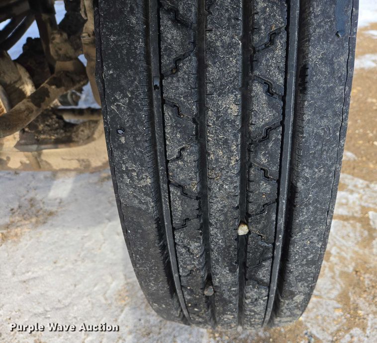 image for item EB1321 1995 Ford F800 oil distributor truck