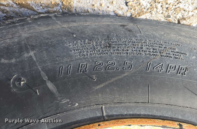 image for item EB1321 1995 Ford F800 oil distributor truck