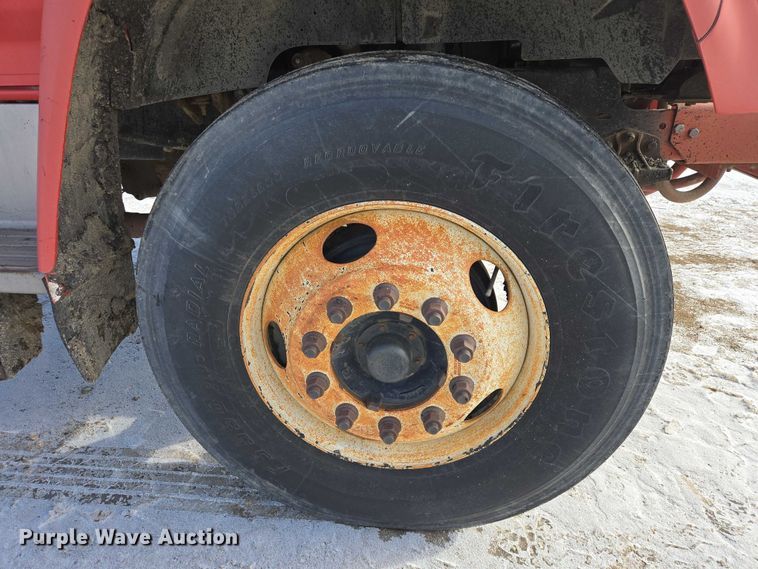 image for item EB1321 1995 Ford F800 oil distributor truck