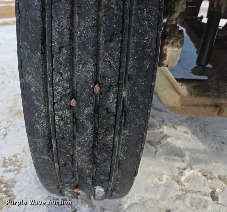 image for item EB1321 1995 Ford F800 oil distributor truck