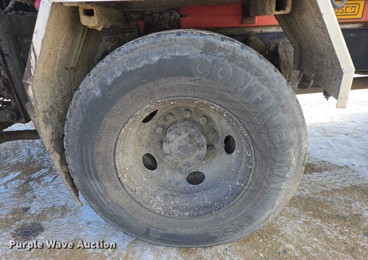 image for item EB1321 1995 Ford F800 oil distributor truck