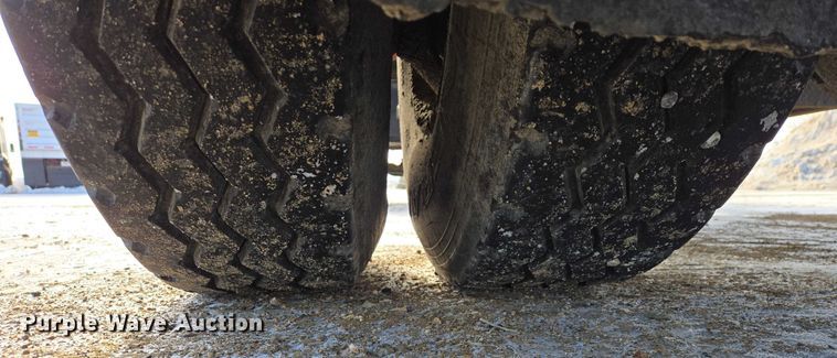 image for item EB1321 1995 Ford F800 oil distributor truck