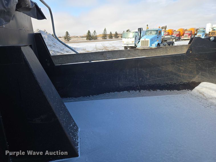 image for item EB1322 2008 International 4200 dump truck