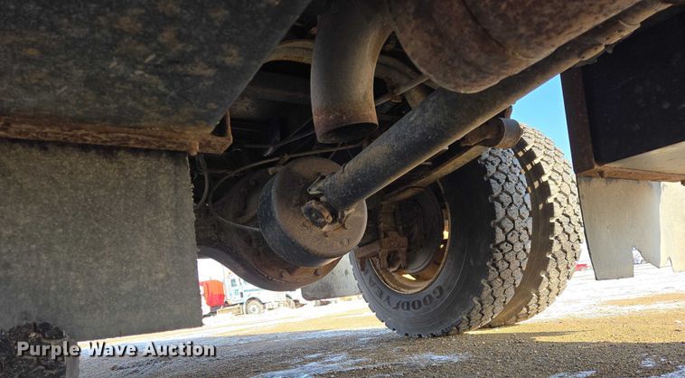 image for item EB1322 2008 International 4200 dump truck