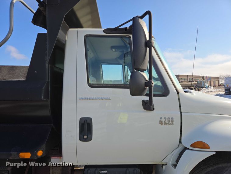 image for item EB1322 2008 International 4200 dump truck