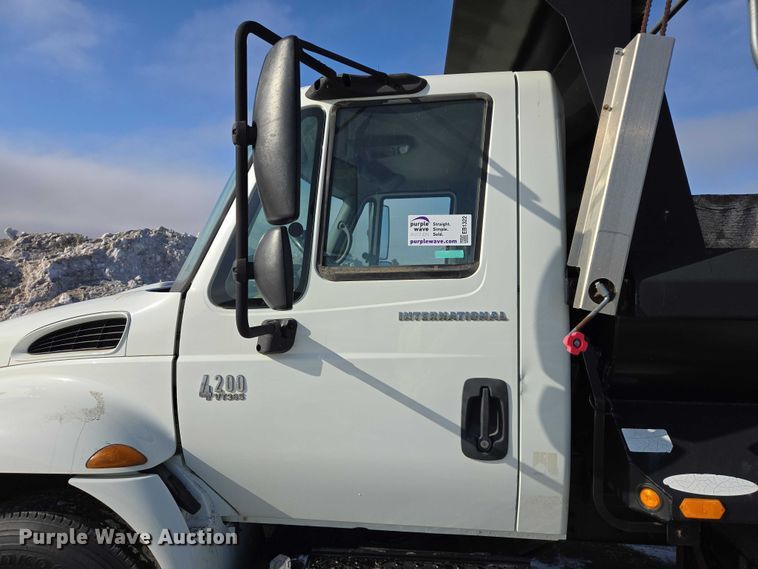 image for item EB1322 2008 International 4200 dump truck