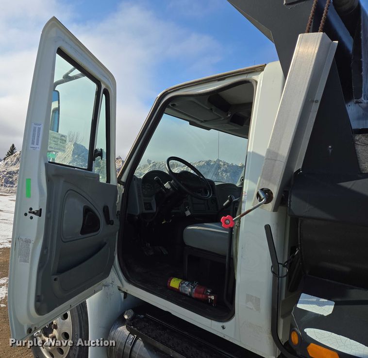 image for item EB1322 2008 International 4200 dump truck