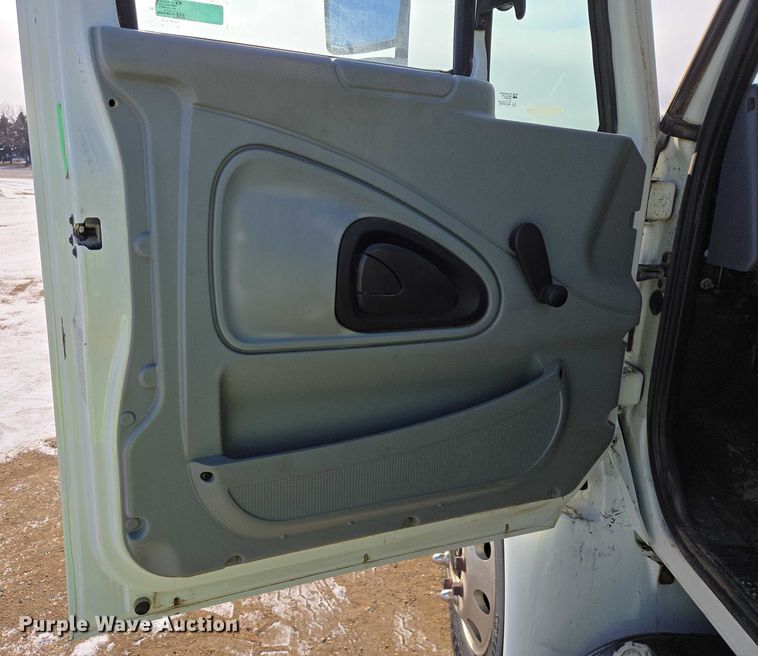 image for item EB1322 2008 International 4200 dump truck