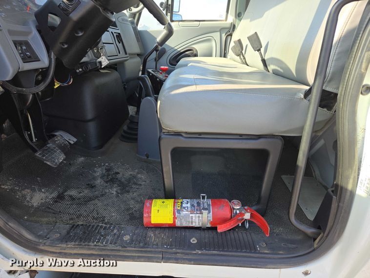 image for item EB1322 2008 International 4200 dump truck