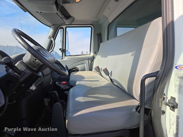 image for item EB1322 2008 International 4200 dump truck