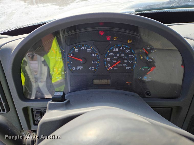 image for item EB1322 2008 International 4200 dump truck