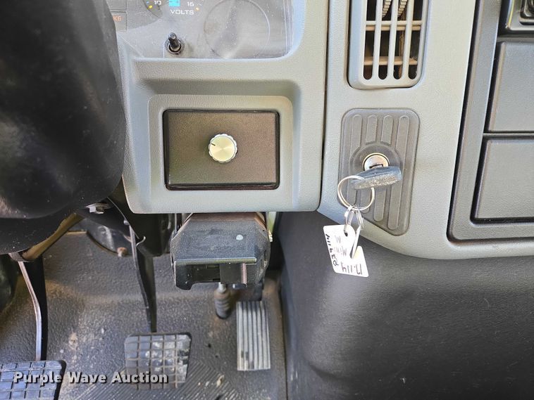 image for item EB1322 2008 International 4200 dump truck