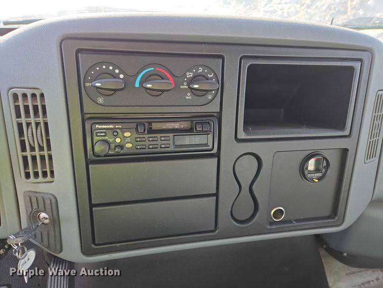 image for item EB1322 2008 International 4200 dump truck