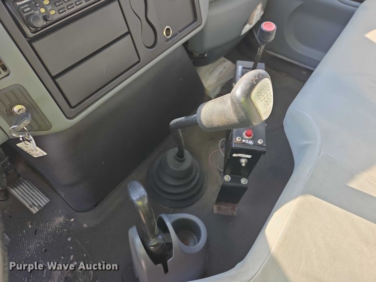 image for item EB1322 2008 International 4200 dump truck