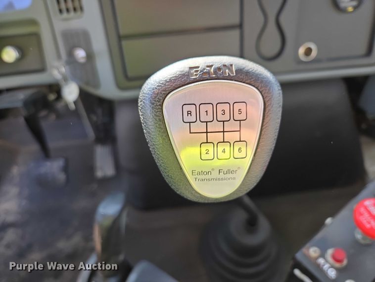 image for item EB1322 2008 International 4200 dump truck