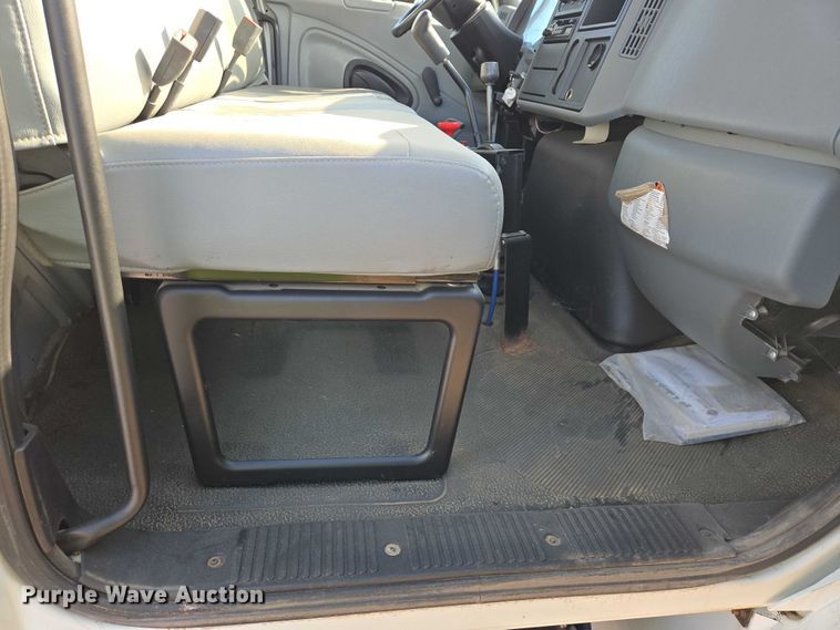 image for item EB1322 2008 International 4200 dump truck