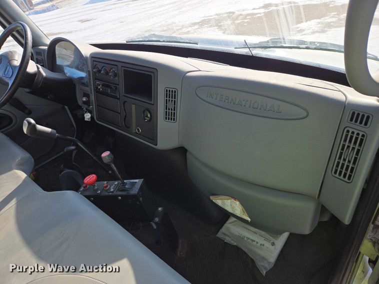 image for item EB1322 2008 International 4200 dump truck