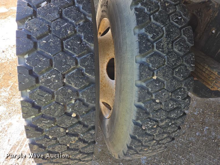 image for item EB1322 2008 International 4200 dump truck