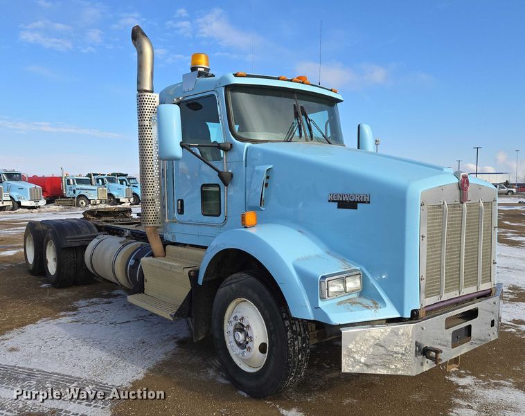image for item EB1323 2012 Kenworth T800 semi truck