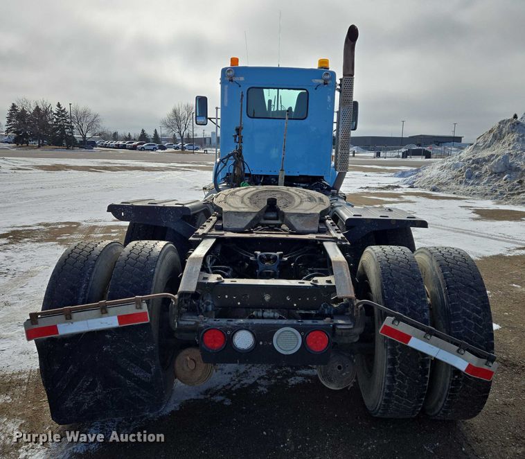 image for item EB1323 2012 Kenworth T800 semi truck