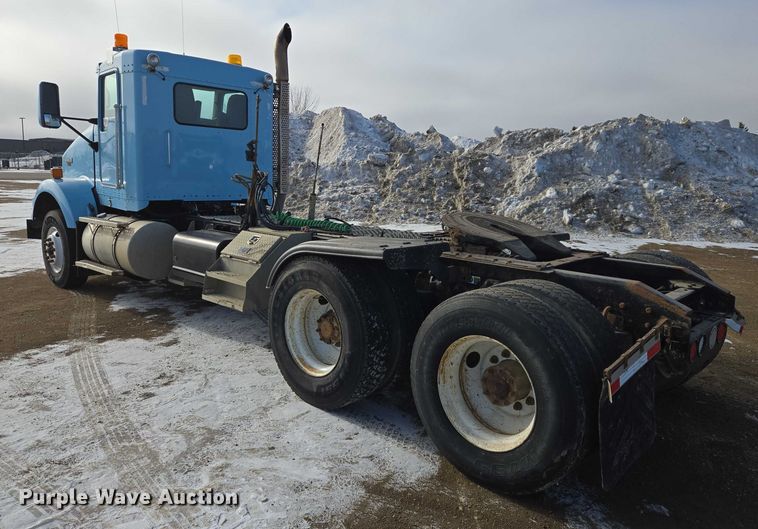 image for item EB1323 2012 Kenworth T800 semi truck