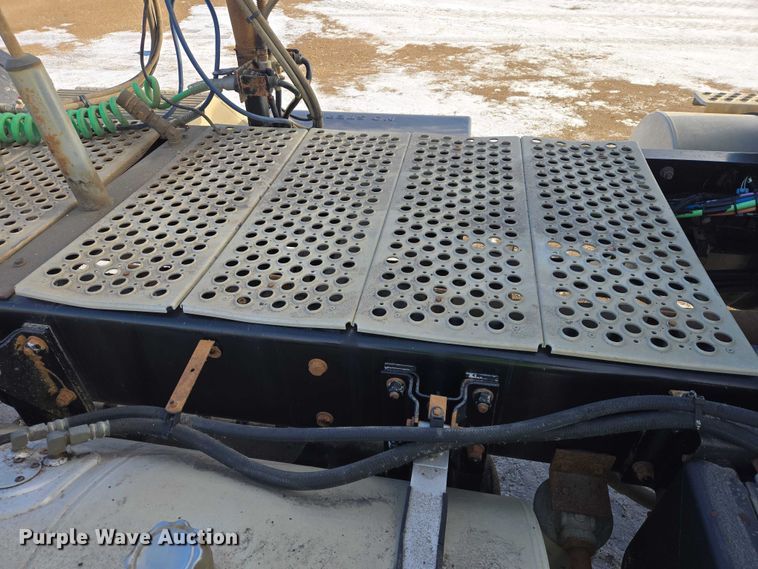 image for item EB1323 2012 Kenworth T800 semi truck