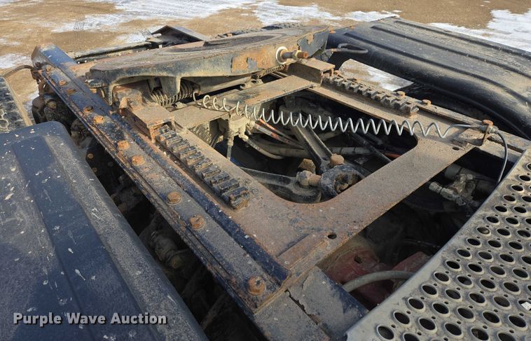 image for item EB1323 2012 Kenworth T800 semi truck