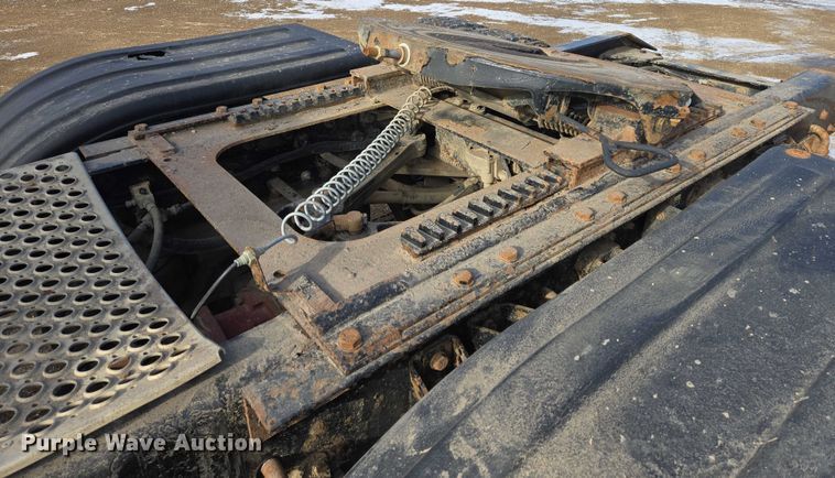 image for item EB1323 2012 Kenworth T800 semi truck