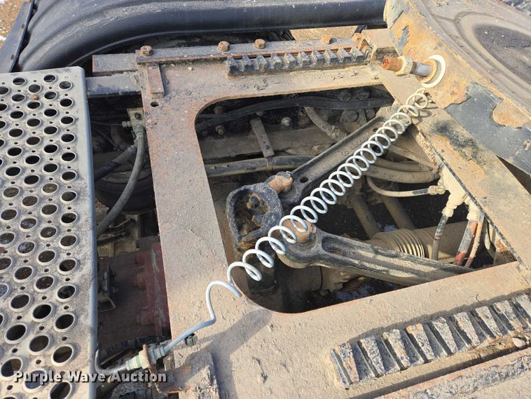 image for item EB1323 2012 Kenworth T800 semi truck