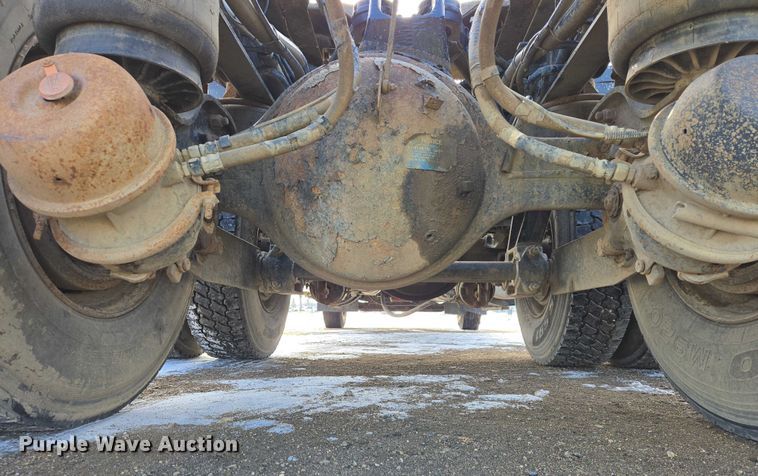 image for item EB1323 2012 Kenworth T800 semi truck