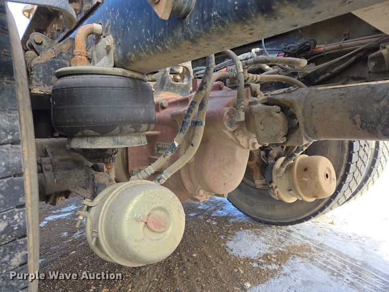 image for item EB1323 2012 Kenworth T800 semi truck