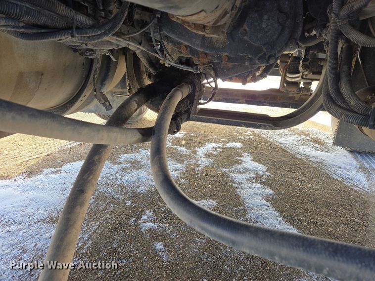 image for item EB1323 2012 Kenworth T800 semi truck