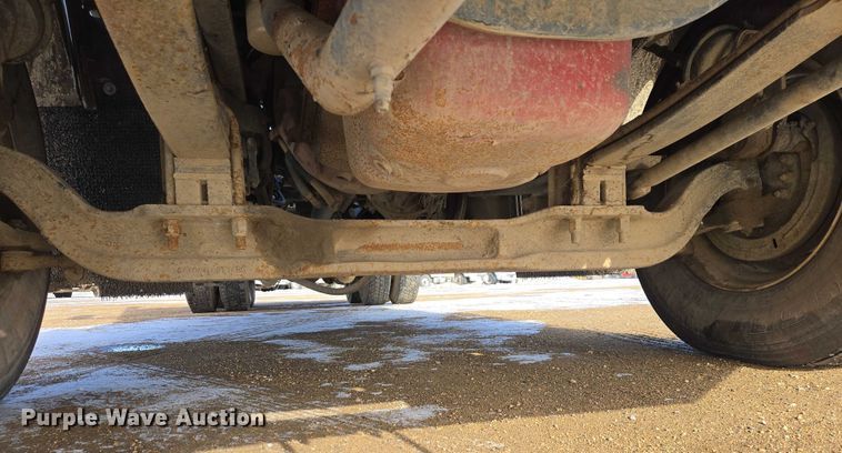 image for item EB1323 2012 Kenworth T800 semi truck