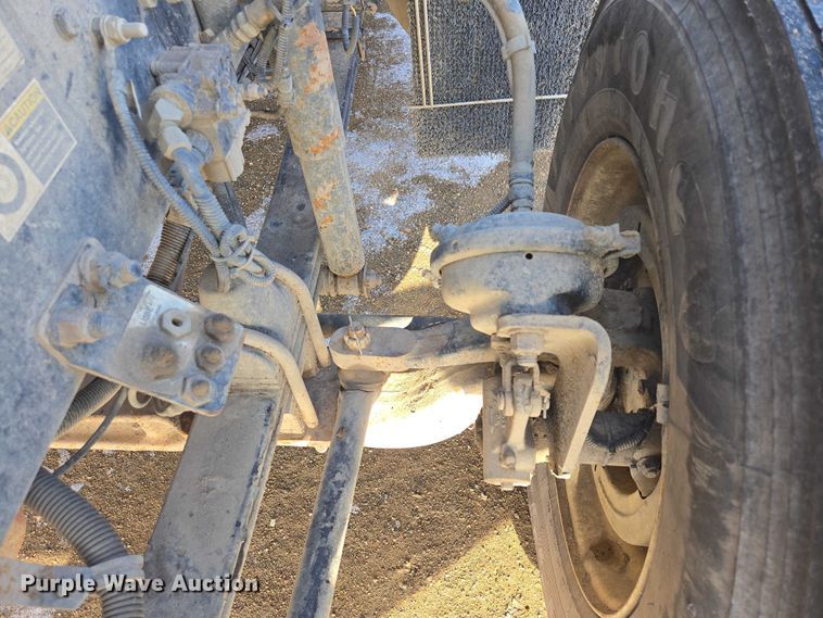 image for item EB1323 2012 Kenworth T800 semi truck