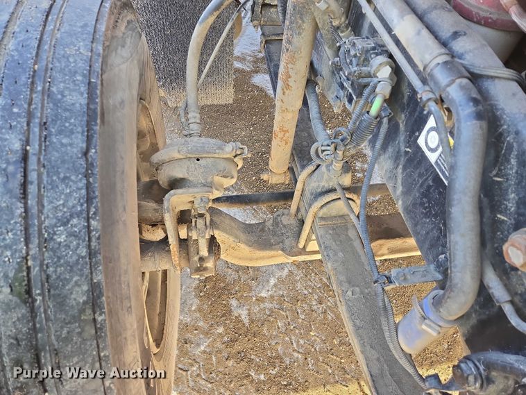 image for item EB1323 2012 Kenworth T800 semi truck