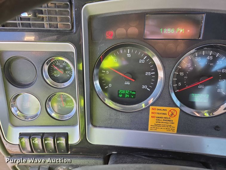 image for item EB1323 2012 Kenworth T800 semi truck