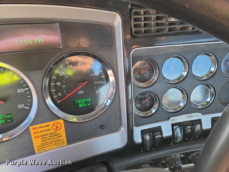 image for item EB1323 2012 Kenworth T800 semi truck