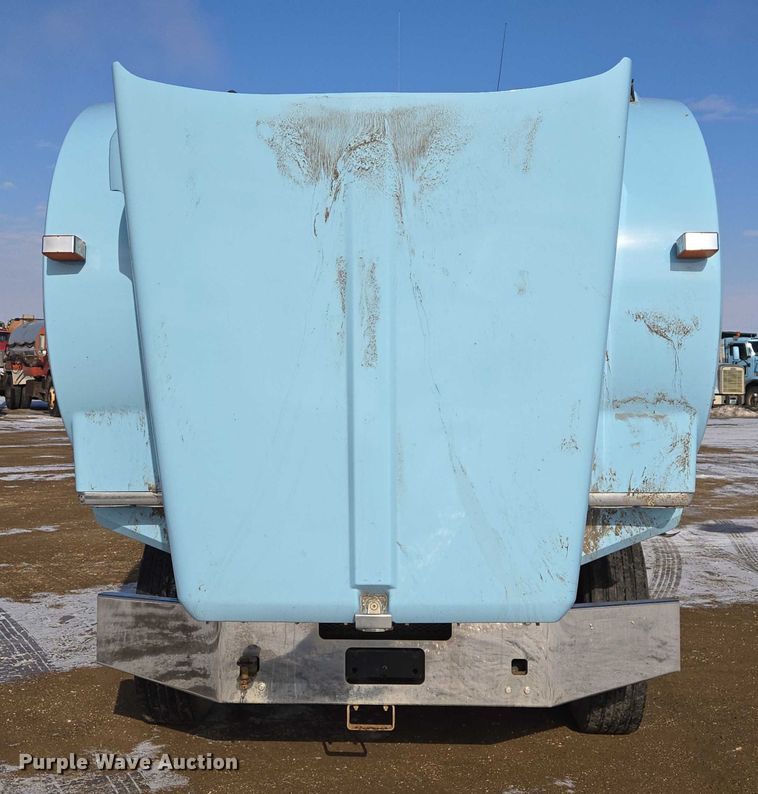 image for item EB1323 2012 Kenworth T800 semi truck