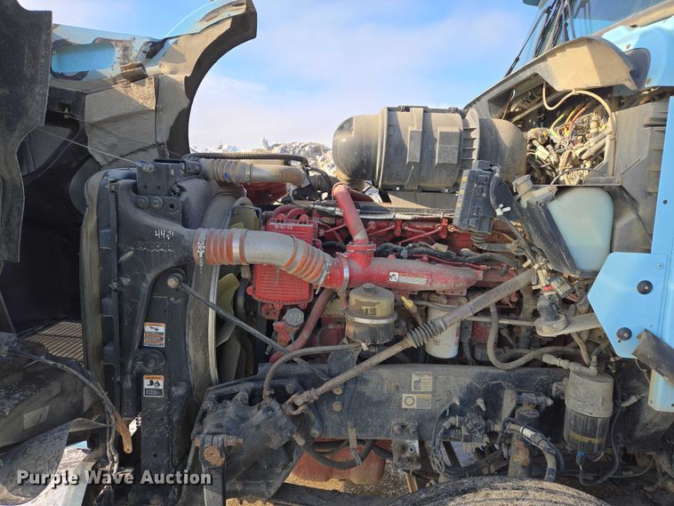 image for item EB1323 2012 Kenworth T800 semi truck