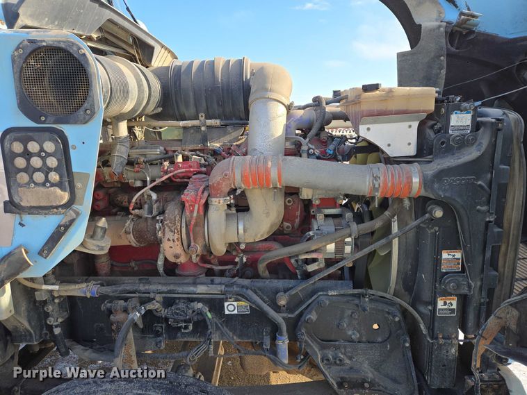 image for item EB1323 2012 Kenworth T800 semi truck