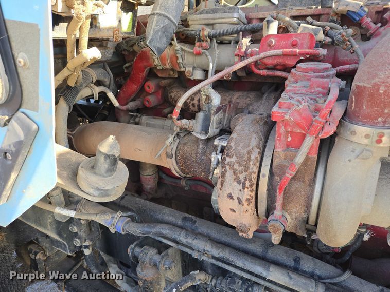 image for item EB1323 2012 Kenworth T800 semi truck