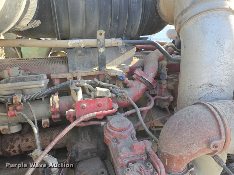 image for item EB1323 2012 Kenworth T800 semi truck