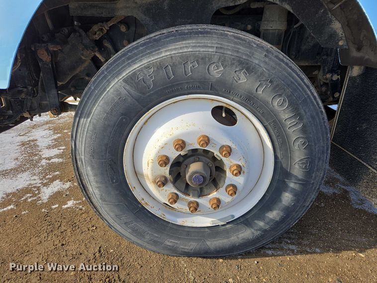 image for item EB1323 2012 Kenworth T800 semi truck