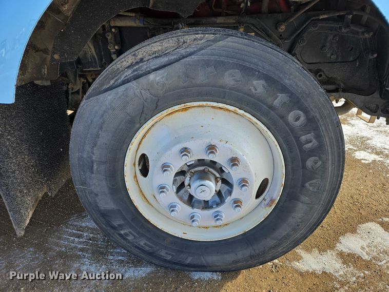 image for item EB1323 2012 Kenworth T800 semi truck