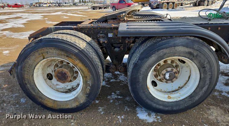 image for item EB1323 2012 Kenworth T800 semi truck