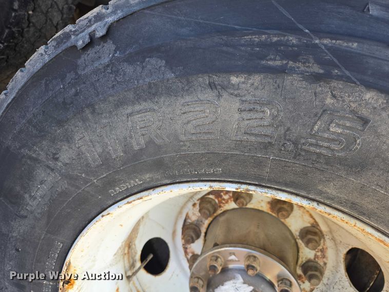 image for item EB1323 2012 Kenworth T800 semi truck